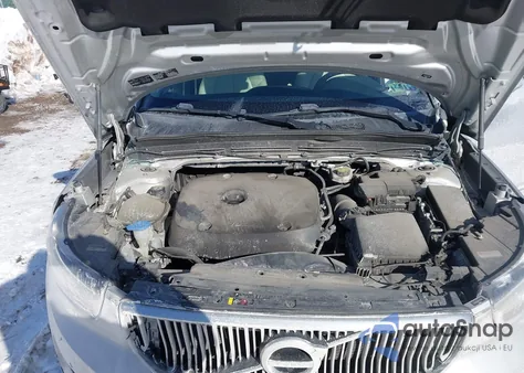 2019 Volvo Xc40 T5 Momentum/T5 R-Design from USA, damaged, VIN YV4162XZ5K2011986